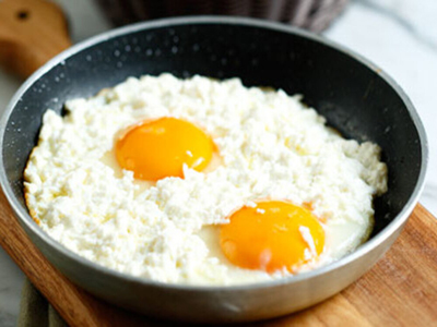 Sahanda Beyaz Peynirli Köy Yumurtası