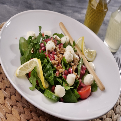 Mozzorella Peynirli Roka Salatası