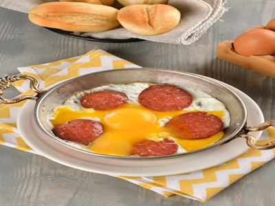 Sahanda Sucuklu Köy Yumurtası