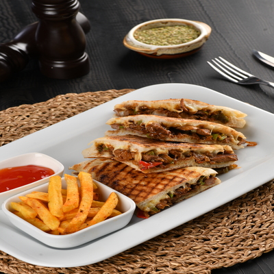 Bazlama Ekmeğine Etli Sandviç